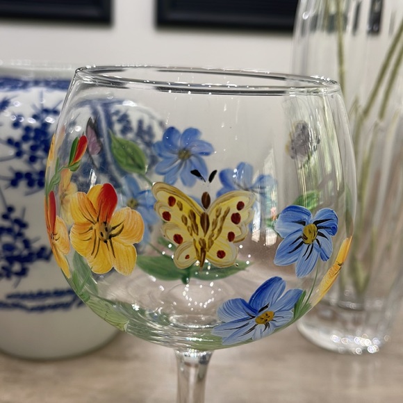 4 Rare Hand-painted Wine Goblets Butterflies - Picture 6 of 6